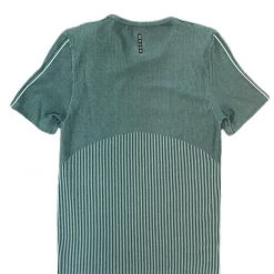 Under Armour Women RUSH Fitted Short Sleeve Performance Shirt (new W/tags)